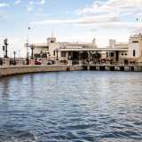 � il Barion, bianco edificio progettato dall�architetto Saverio Dioguardi...